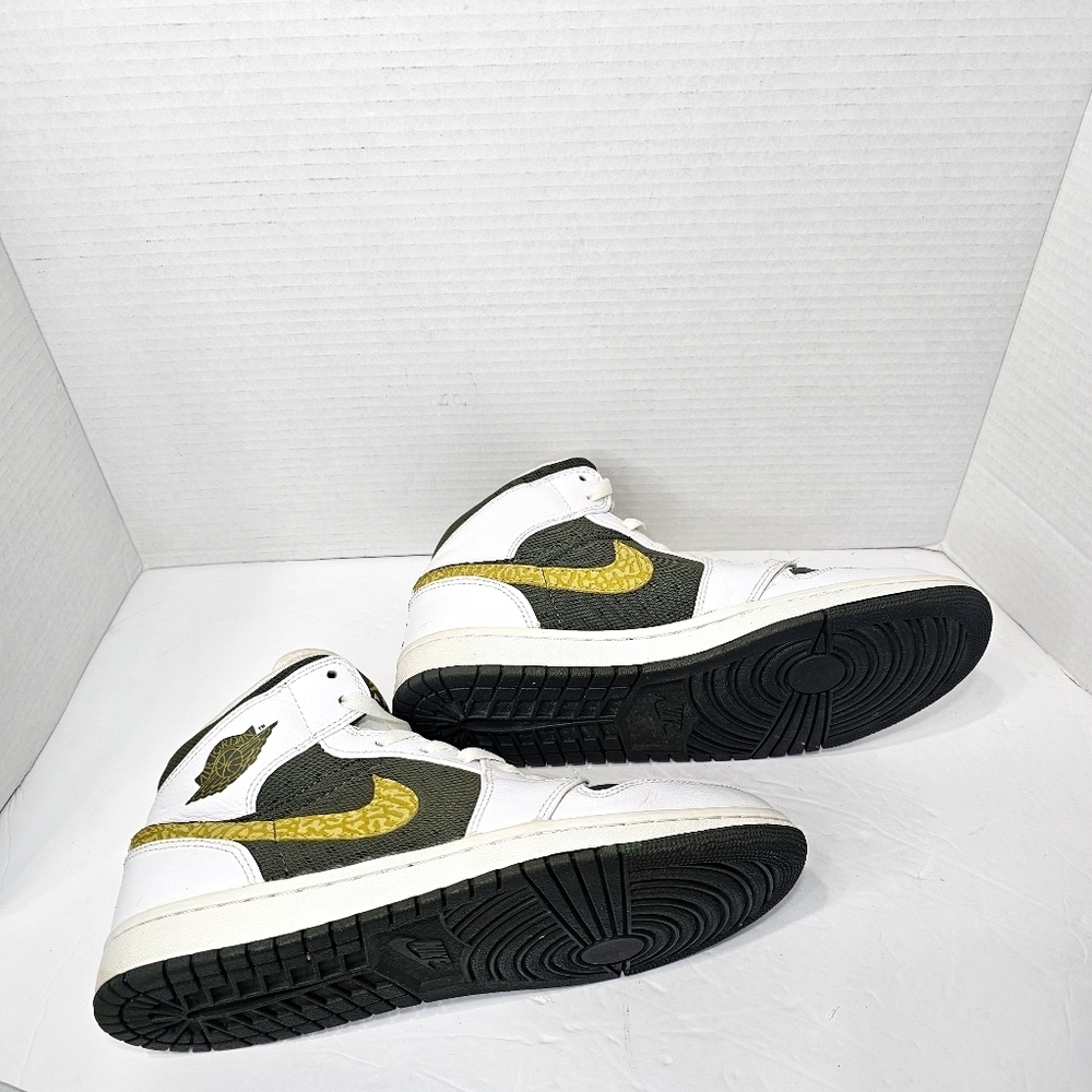 Jordan White and Black Sneakers with Gold Accents - Picture 11 of 13